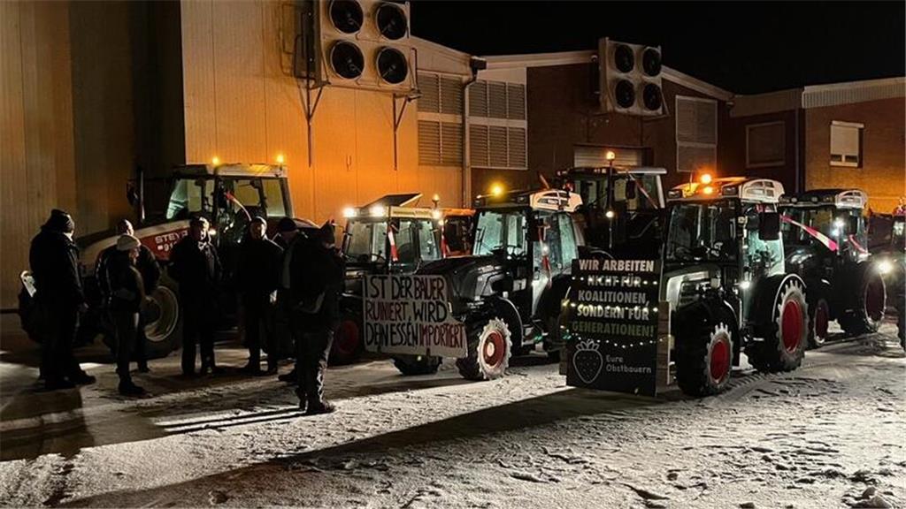 Landwirte treffen sich vor der Abfahrt.