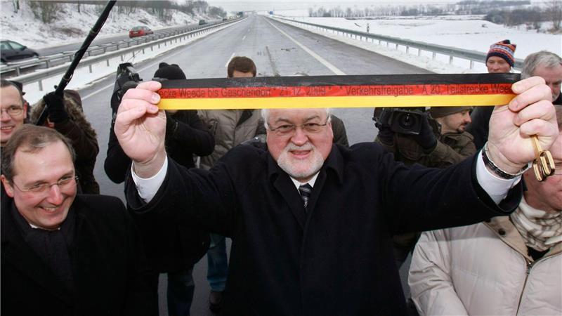 Bau der A20 kann nach jahrelangem Streit weitergehen Lange her - 2009 wurde das letzte Teilstück der A20 vom damaligen schleswig-holsteinischen Ministerpräsidentenden Peter Harry Carstensen für den Verkehr freigegeben. (Archivbild)