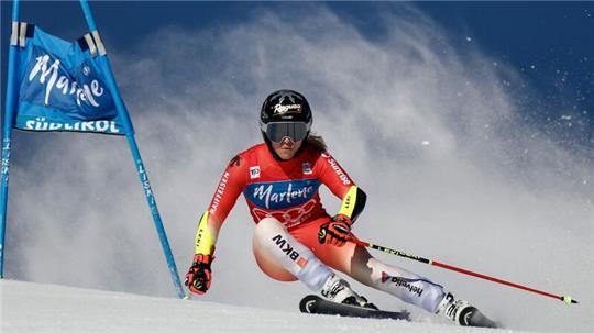 Lara Gut-Behrami siegt beim Riesenslalom in Kronplatz.