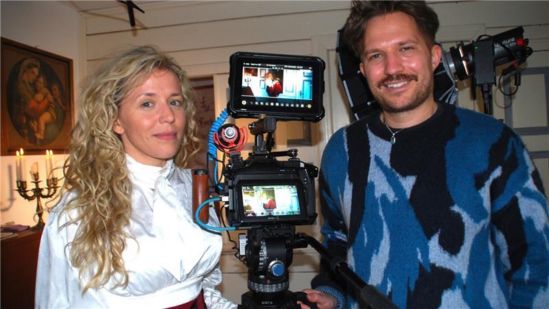 Lara-Maria Wichels und Ehemann Jendrik bei den Dreharbeiten auf dem Beekhoff.