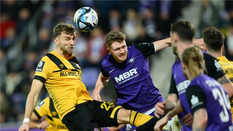 Lars Bünning (gelbes Trikot) soll in Dresden zum Vorbild für junge Spieler werden.