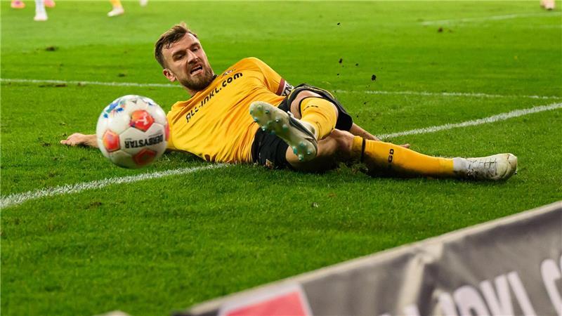 Lars Bünning von Dynamo Dresden musste sich einer Hirn-Operation unterziehen und fällt lange aus. (Archivbild)