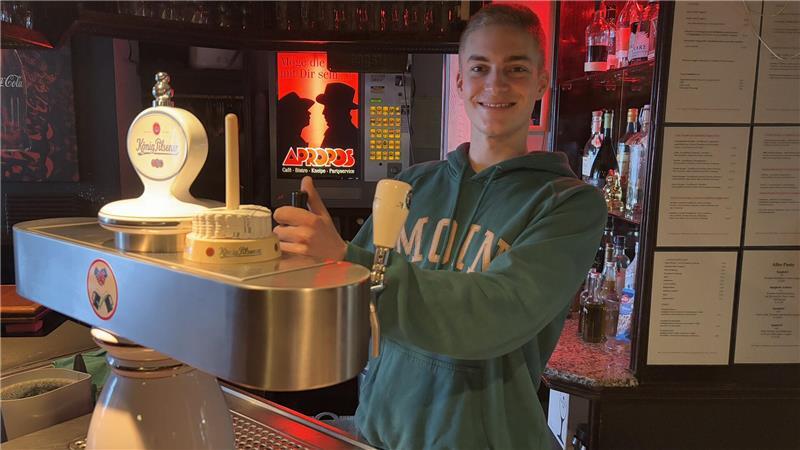 Lasse Kluge jobbt seit 2024 im Apropos und will nicht, dass die Kneipe schließt.