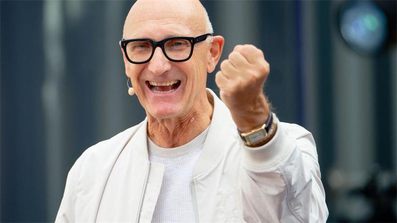 Lasst uns optimistisch sein - auch beim Thema KI, sagt Telekom-Boss Tim Höttges.