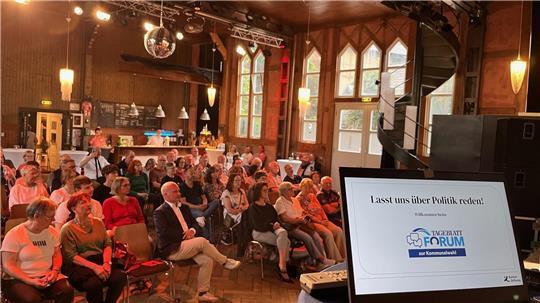 „Lasst uns über Politik reden“ - das TAGEBLATT-Forum zur Kommunalwahl machte Demokratie und Bürgerbeteiligung in der Seminarturnhalle Stade zum Thema.