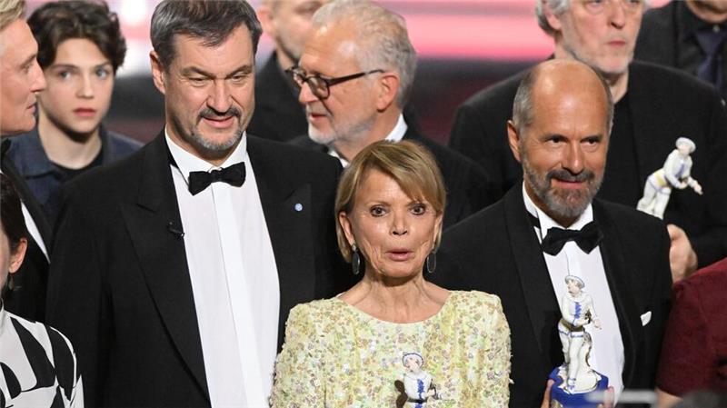 Appelle für offene Gesellschaft beim Bayerischen Filmpreis „Lasst uns unsere Demokratie verteidigen“, sagte Uschi Glas.