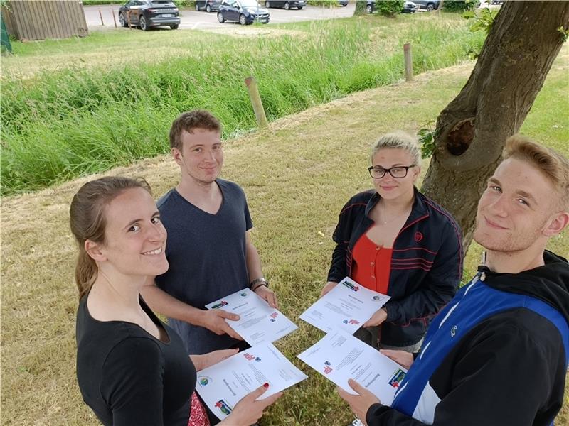 BBS Stade gleich doppelt ausgezeichnet: Das macht die Schule so besonders Laura Keiser, Tim Trömer, Rabea Draack und Jeronimo Firchau-Dogan (von links) wurden als „Humanitäre Scouts“ zertifiziert. Foto: Bisping
