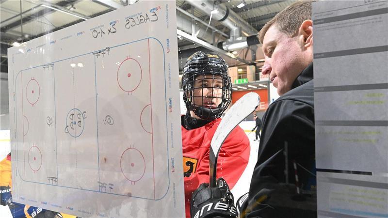 Laura Kluge bereitet sich im Training auf das Auftaktspiel gegen Schweden vor. 