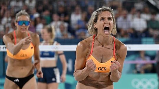 Laura Ludwig (r) und Louisa Lippmann spielen um den deutschen Meistertitel.