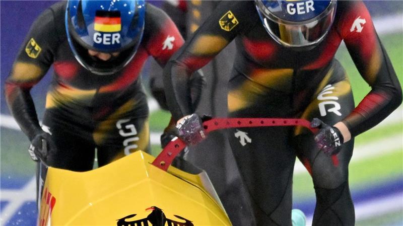 Laura Nolte (Pilotin) und Anschieberin Deborah Levi (Deutschland) legten im ersten Lauf gleich Start- und Bahnrekord hin. 