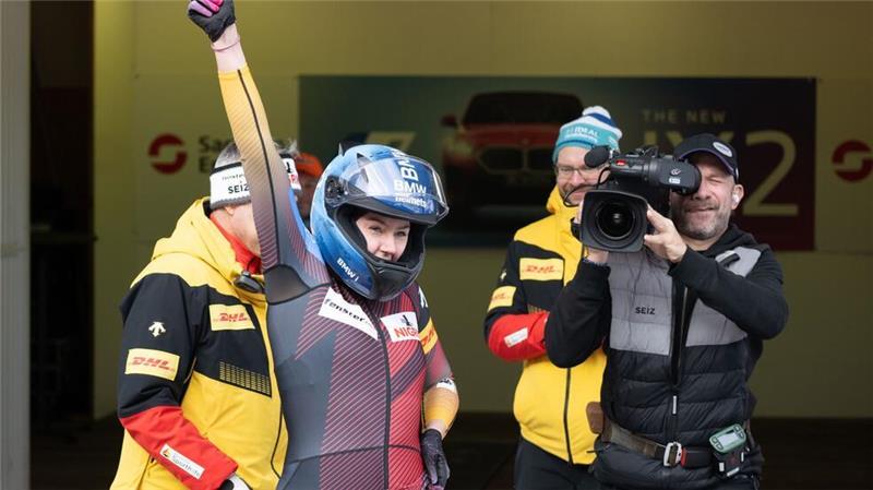 Laura Nolte jubelt. In Lillehammer gewann sie nach dem EM-Titel im Monobob auch den Zweierbob. 