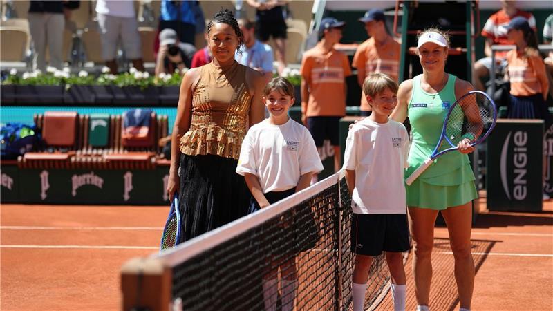 Laura Siegemund (r) hat ein Problem mit dem Mode-Auftritt ihrer Gegnerin Osaka. 