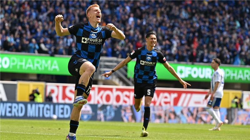 Laurin Curda bejubelt sein Tor zur Paderborner 1:0-Führung.