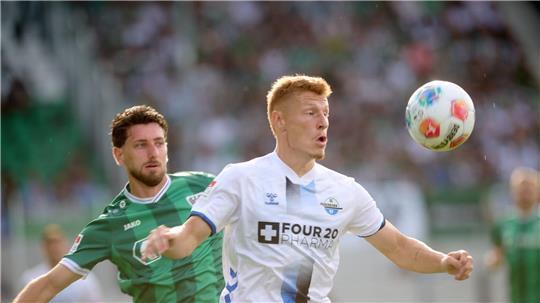 Laurin Curda (r) sorgte für die Vorlage zum 1:0. 