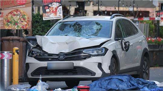 Laut Angaben der Polizei gibt es mehrere Verletzte. 