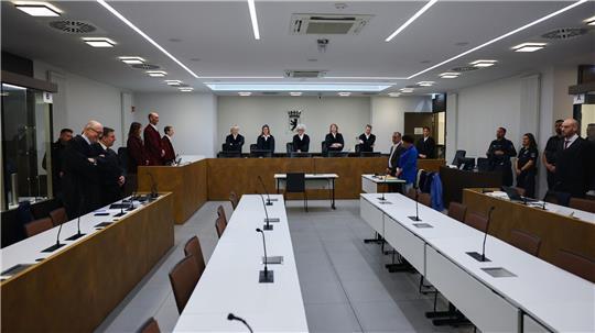 Laut Anklage sollen die 36- bis 58-Jährigen als sogenannte Auslandsoperateure für Waffendepots in mehreren europäischen Staaten zuständig gewesen sein, die für Anschläge genutzt werden sollten. (Archivbild)