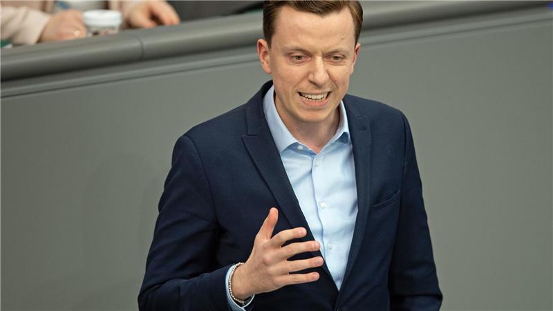 „Drecksarbeit“: Kritik an Merz-Zitat zu Iran Laut Außenpolitiker Adis Ahmetovic hat die Wortwahl in der SPD-Fraktion für Irritation gesorgt. (Archivbild)