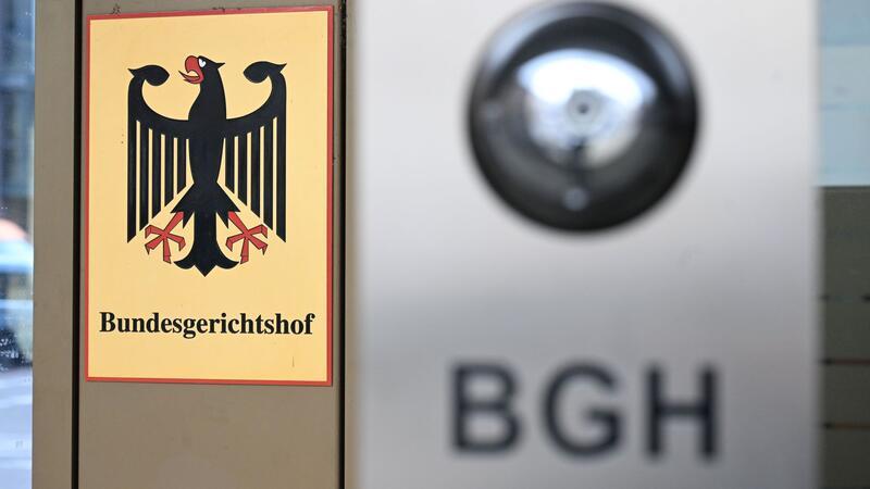 „Reichsbürger“: Über Ex-NVA-Offizier an Militär-Material Laut BGH hatte ein Mitglied der mutmaßlichen „Reichsbürger“-Gruppe Kontakt mit einem ehemaligen Offizier der NVA zwecks Materialbeschaffung.