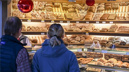 Laut Bäckerverband wird von vielen Kunden nach wie vor lieber bar gezahlt.