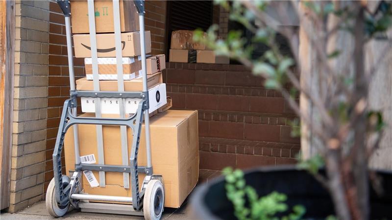 Laut Barmer meldeten sich 2024 Zusteller und Lageristen im Schnitt 34 Tage krank. (Symbolbild)