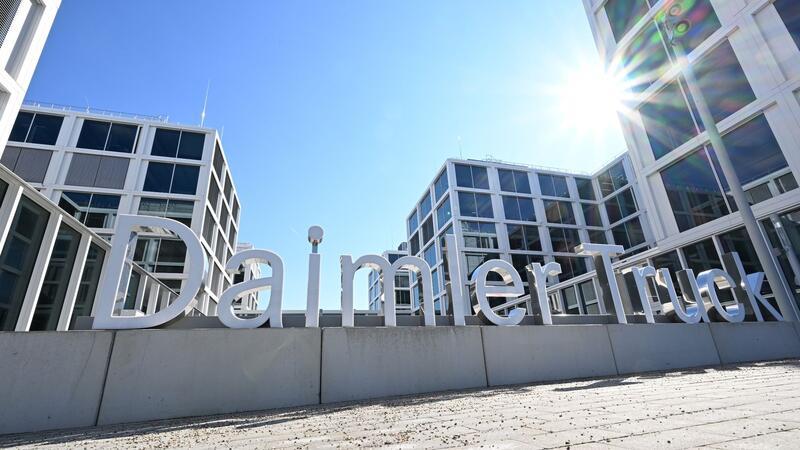 Daimler Truck will mit Energiefirma Wasserstoff etablieren Laut Daimler-Truck-Chef Martin Daum geht es vor allem darum, Geschäftsmodelle rund um Wasserstoff zu entwickeln und damit den Kunden auch Wasserstoff zur Verfügung stellen zu können.