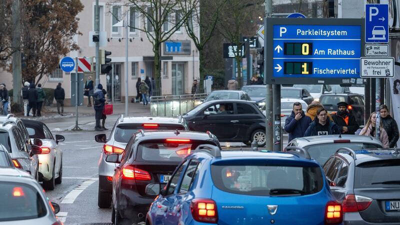 Verbände und Gewerkschaften fordern Tempo bei Verkehrswende Laut Gewerkschaften und Verbänden soll bei der Verkehrswende Tempo gemacht werden.