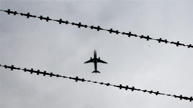 Abschiebung nach Afghanistan? Niedersachsen „vorbereitet“ Laut Innenministerium gibt es in Niedersachsen eine zweistellige Zahl afghanischer Straftäter, die für eine weitere Abschiebung infrage kommt. (Symbolbild)