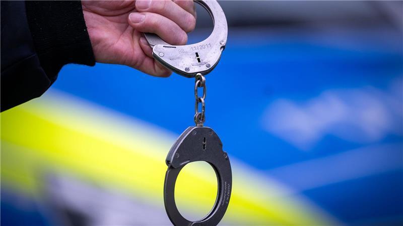 Laut Landeskriminalamt ist die Zahl der Messerangriffe in Niedersachsen 2024 nur noch leicht gestiegen. (Symbolbild)