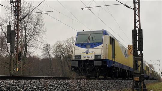 Laut Metronom ist der Nahverkehr auf dem gesamten Streckenverlauf Hamburg – Lüneburg – Uelzen – Celle – Hannover – Göttingen stark eingeschränkt.