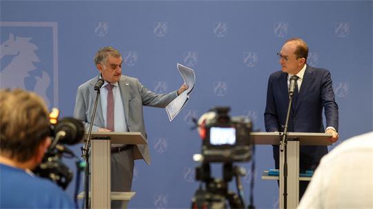Laut NRW-Innenminister Herbert Reul gibt es Entwicklungen bei der Suche nach dem Sabotage-Verdächtigen. 