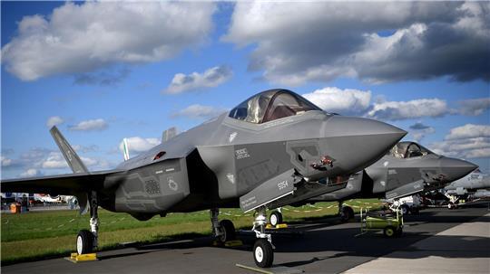 Laut Nato haben italienische Kampfpiloten die russischen Flugzeuge mit Jets vom Typ F-35 abgefangen. (Archivbild) 