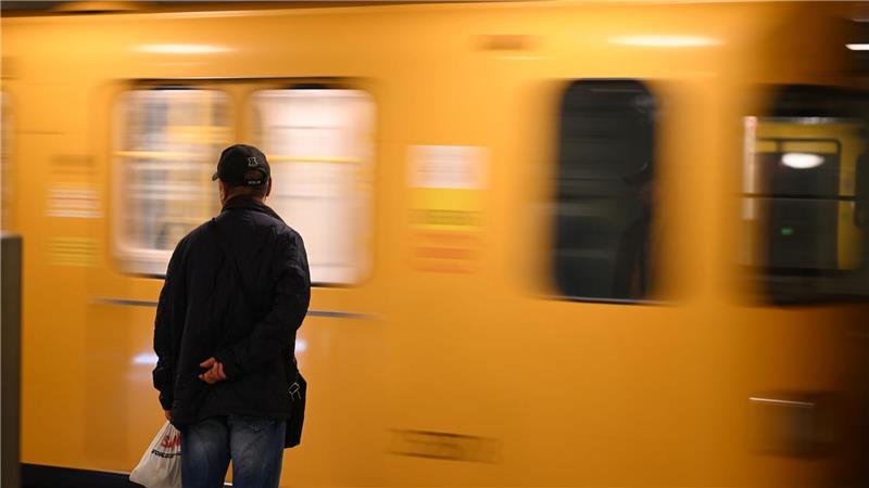 U-Bahn fährt mit fehlender Türscheibe durch Berlin Laut Polizei wurde bei dem Vorfall niemand verletzt. (Symbolbild)