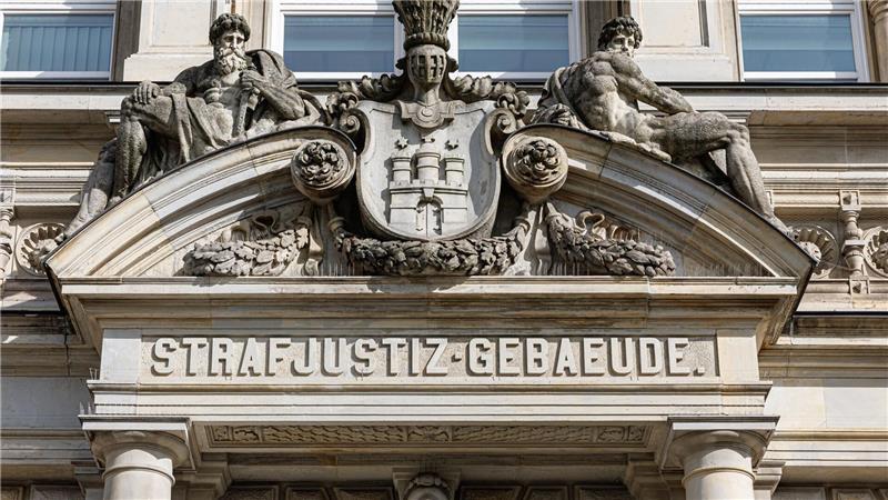 Kind in Hamburg getötet - Mordprozess um illegales Autorennen beginnt Laut Staatsanwaltschaft waren die beiden Angeklagten mit Tempo 178 und Tempo 150 unterwegs - erlaubt waren 50 km/h. (Archivbild)