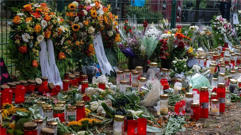 Tiefe Trauer im Saarland - Abschied von getötetem Polizisten Laut Staatsanwaltschaft wurde der Polizist von sechs Schüssen getroffen. (Archivbild)