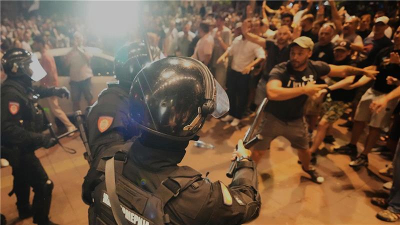 Gewalt bei Protesten gegen Regierung in Serbien Laut Staatschef Vucic wurden Dutzende Zivilisten und auch mehrere Militärpolizisten verletzt. (Archivbild)