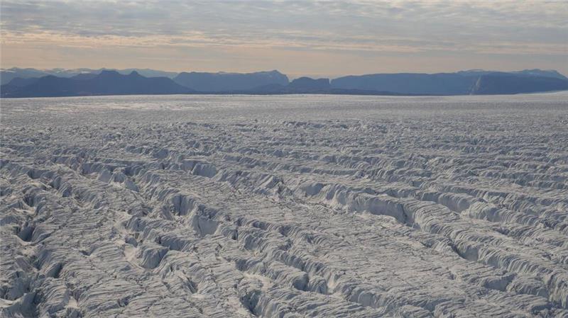 Laut Studie haben sich die Brüche in der Eisdecke in nur fünf Jahren deutlich ausgeweitet.