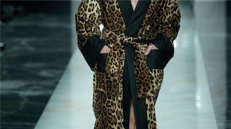 Der Pyjama als Alltagsoutfit: Mode war nie bequemer Laut Trendanalyst Carl Tillessen negiert der Pyjama-Look die Trennung zwischen Freizeit und Arbeit, privat und öffentlich und signalisiert damit, dass man ein Leben führt, in dem diese Grenzen nicht existieren. (Archivfoto)