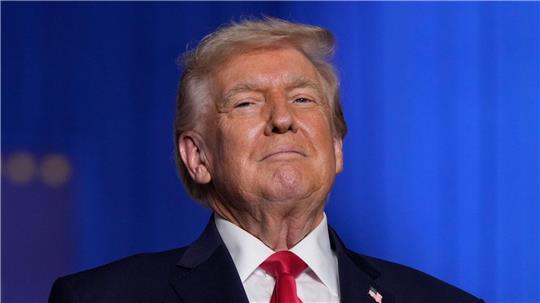 Laut US-Präsident Trump segelt eine „Armada“ Richtung Iran. 