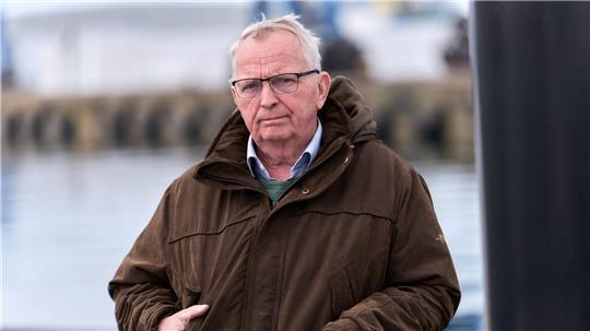 Laut Umweltminister Till Backhaus (SPD) soll der gestrandete Wal eine Art Korsett aus mit Sand gefüllten Big Bags bekommen. (Archivbild)