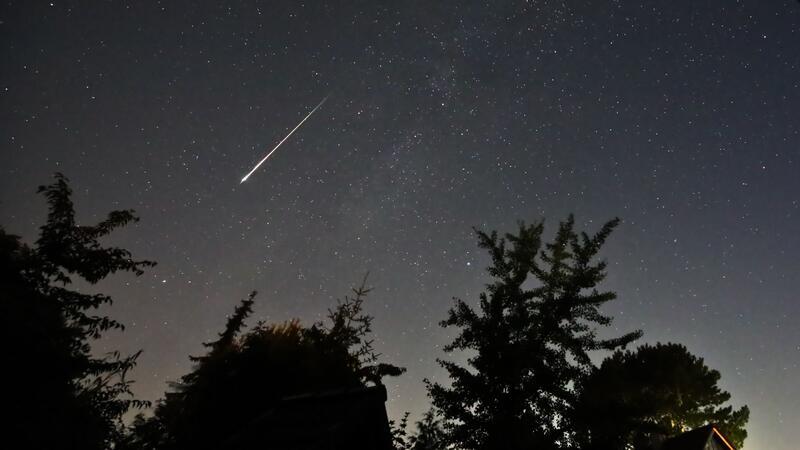 Wetterdienst: Sternenklare Sternschnuppennacht Laut Wetterdienst kann man im ganzen Land Sternschnuppen gucken (Archivbild).