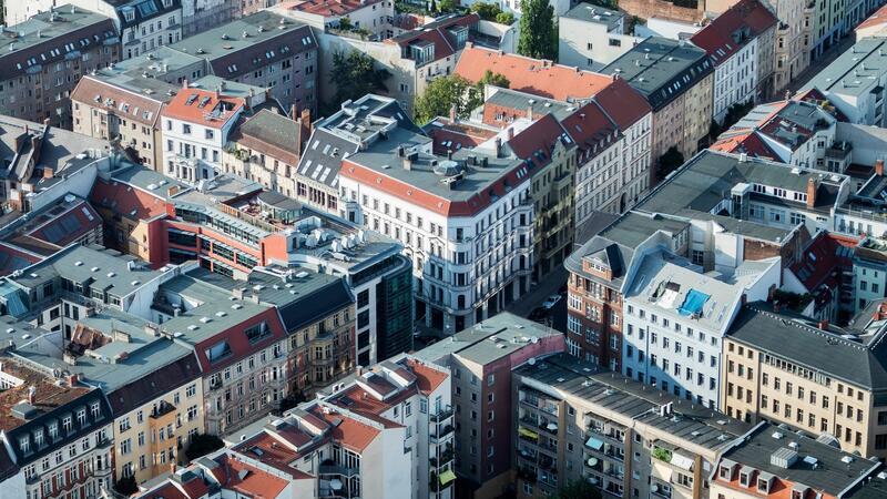 Wo viele Immobilien von Rechtsextremen zu finden sind Laut Zahlen des Verfassungsschutzverbunds befanden sich 2022 61 Prozent der bundesweit 210 rechtsextremistisch genutzten Immobilien in Thüringen, Sachsen, Sachsen-Anhalt, Brandenburg, Mecklenburg-Vorpommern und in Berlin (Symbolbild).