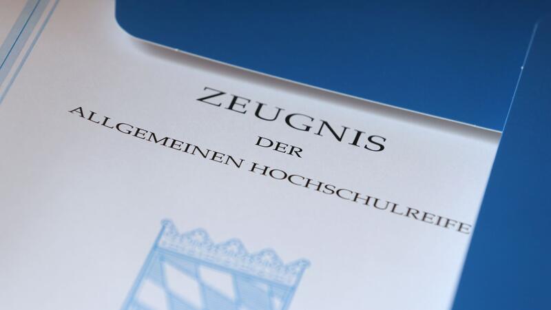 Laut dem Bundesverfassungsgericht können Zeugnisvermerke im Sinne einer Chancengleichheit geboten sein.Sie dürften dann aber nicht nur auf Legasthenikerinnen und Legastheniker begrenzt werden.