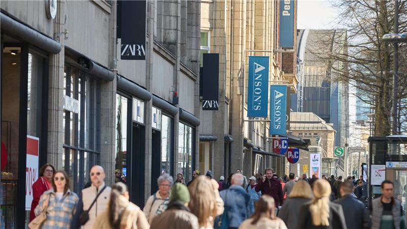 Westfield-Einkaufszentrum schadet Innenstadt bislang nicht Laut einer Auswertung von Mobilfunkdaten hat sich die Zahl der Besucher der Hamburger Innenstadt erhöht. (Archivbild)