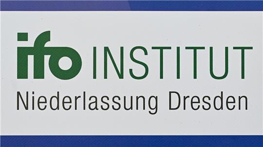 Laut einer Befragung des Dresdner Ifo Institutes bewerten ostdeutschen Unternehmen die Wirtschaftspolitik der Bundesregierung besonders kritisch (Symbolbild). 