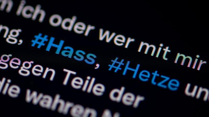 Beleidigen, Drohen, Belästigen: Hass im Netz weit verbreitet Laut einer Studie schränken Betroffene von Hass-Posts ihre Internetnutzung ein.