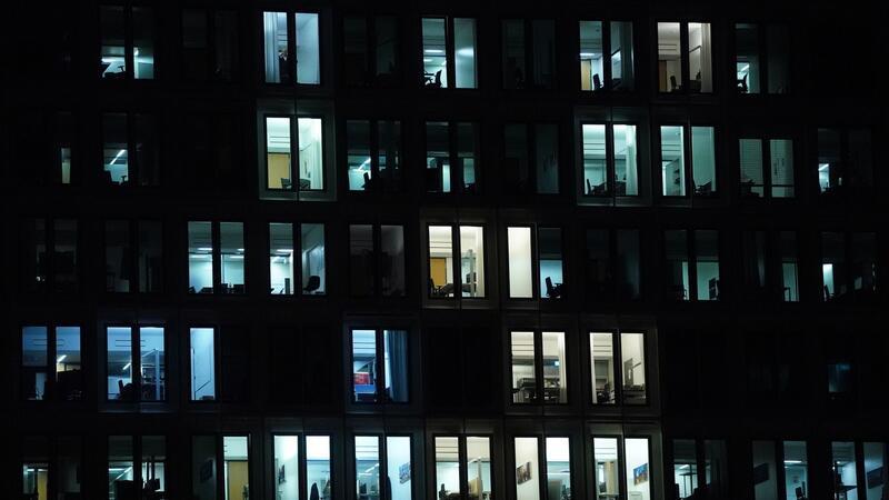 Laut einer Studie sind Büro-Jobs durch KI starken Veränderungen ausgesetzt.
