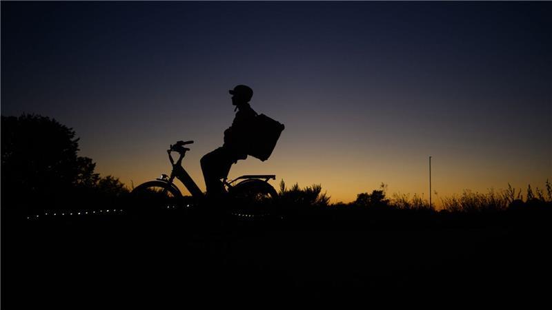 Laut einer Umfrage sind immer mehr Menschen in Deutschland mit einem Elektrofahrrad unterwegs. (Symbolbild)