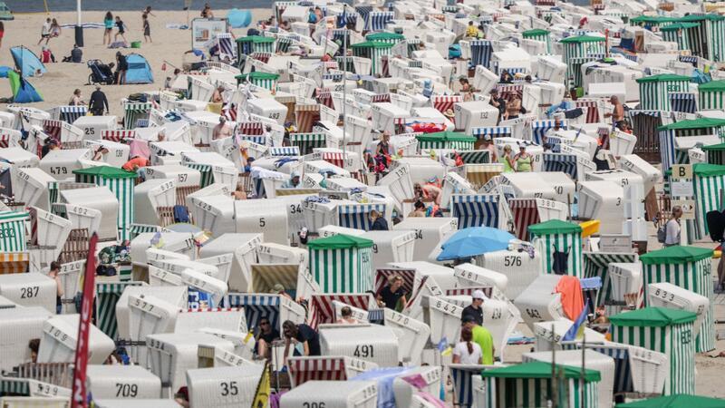 Laut einer neuen Studie zur Tourismusakzeptanz steht die Küstenbevölkerung dem Tourismus insgesamt positiv gegenüber - lokal ist das mitunter aber anders. (Archivbild)