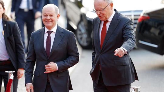 Laut niedersächsische Ministerpräsident Stephan Weil wird Bundeskanzler Olaf Scholz die SPD auch in den nächsten Wahlkampf führen. (Archivfoto)
