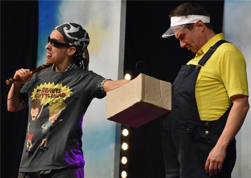 Lauter spezial gelagerte Sonderfälle: Skinny (links) spielt beim Rätsel um den roten Rubin eigentlich keine Rolle, bekommt aber trotzdem seinen Auftritt mit dem 1. Detektiv Justus Jonas.